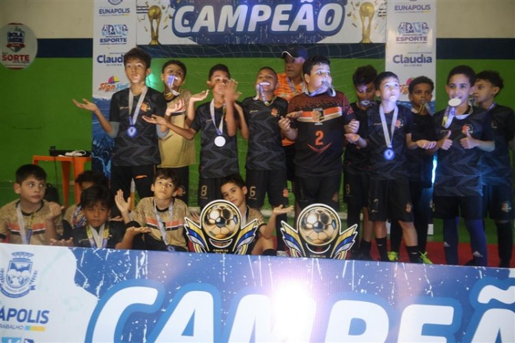 A ECF/Eunápolis brilhou e conquistou os títulos das categorias Sub-08 e Sub-10 no Campeonato Eunapolitano de Base 2025!