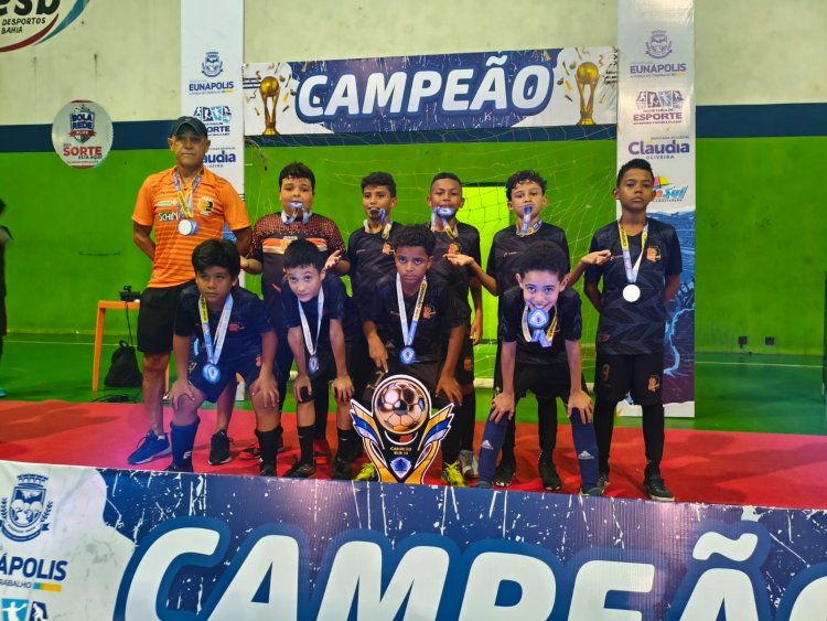 A ECF/Eunápolis brilhou e conquistou os títulos das categorias Sub-08 e Sub-10 no Campeonato Eunapolitano de Base 2025!